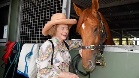 墨尔本杯冠军口部出血引发抗议！